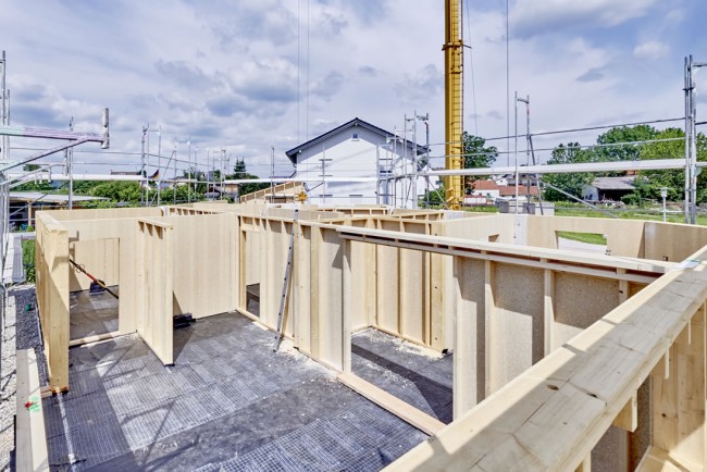 Haus bauen mit der ökologischen esb Plus Platte © elka-holzwerke